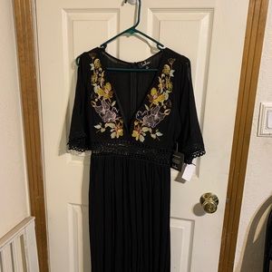 NWT Lulus Black Embroidered Long dress size medium